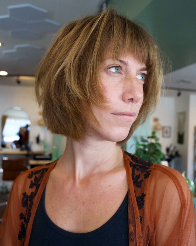 10 Stunning Butterfly Haircut Ideas for a Fresh & Flowy Look 8 Asymmetrical Butterfly Bob
