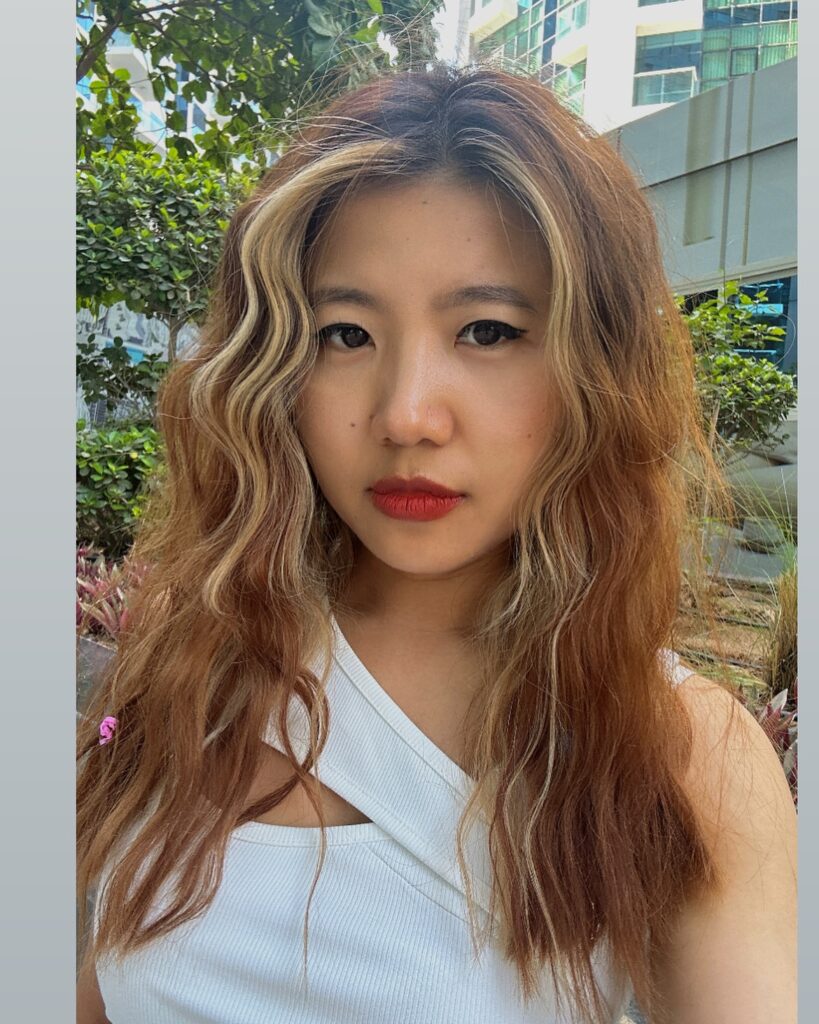 Top 14 Messy Hairstyles for Busy Mornings 14 Long Waves with Side Part