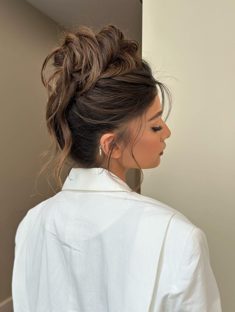 Top 14 Messy Hairstyles for Busy Mornings 4 Relaxed Top Knot