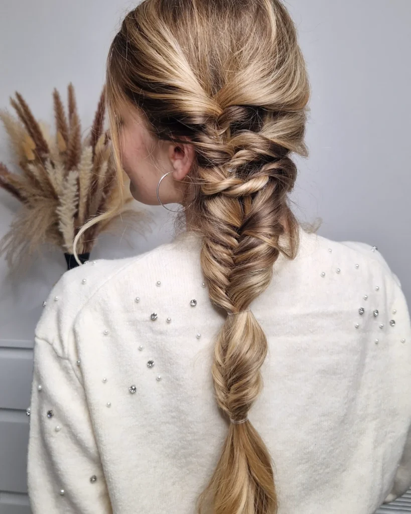 Top 14 Messy Hairstyles for Busy Mornings 10 nia hairstyles 1743533363 3601341329129664029 7854037049 - Hairstyle Buddy