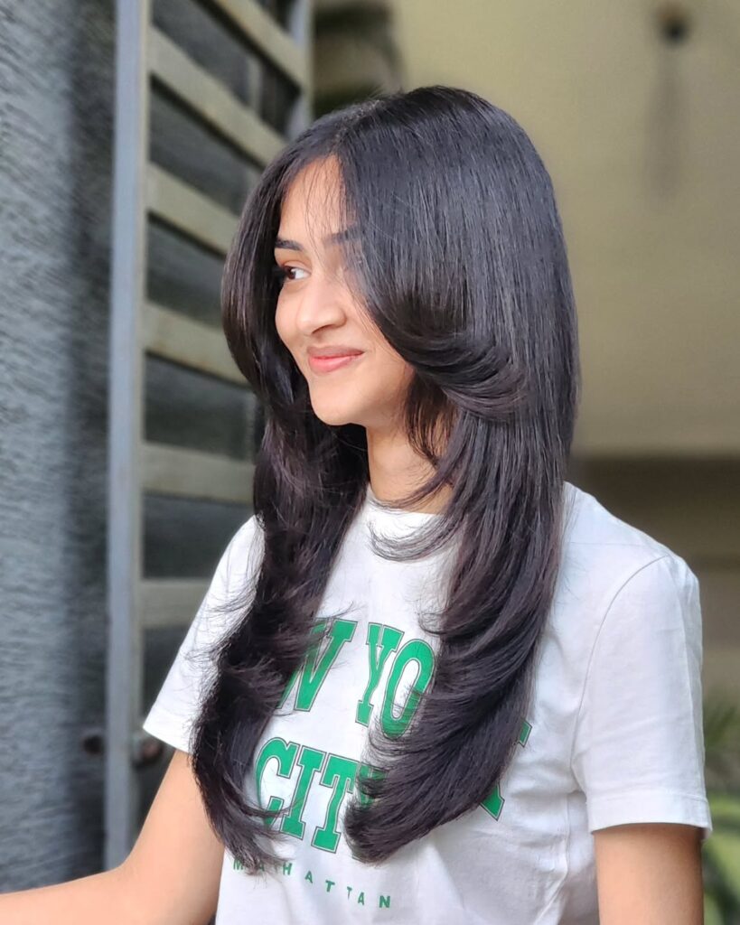 10 Trendy Feather Haircuts for Women in 2025 1 allureandbeardstudio 1709477544 3315660413830886052 8619165489 - Hairstyle Buddy