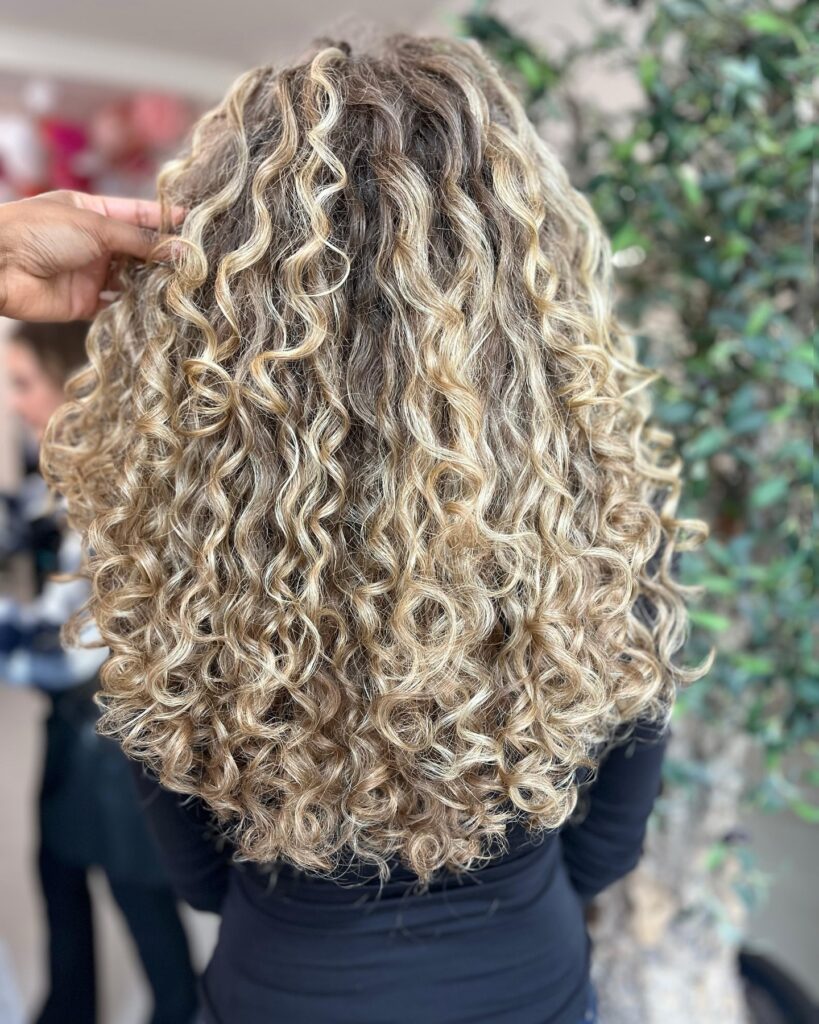 8 Curly Hair Trends You’ll See Everywhere in 2025 3 Golden Curls