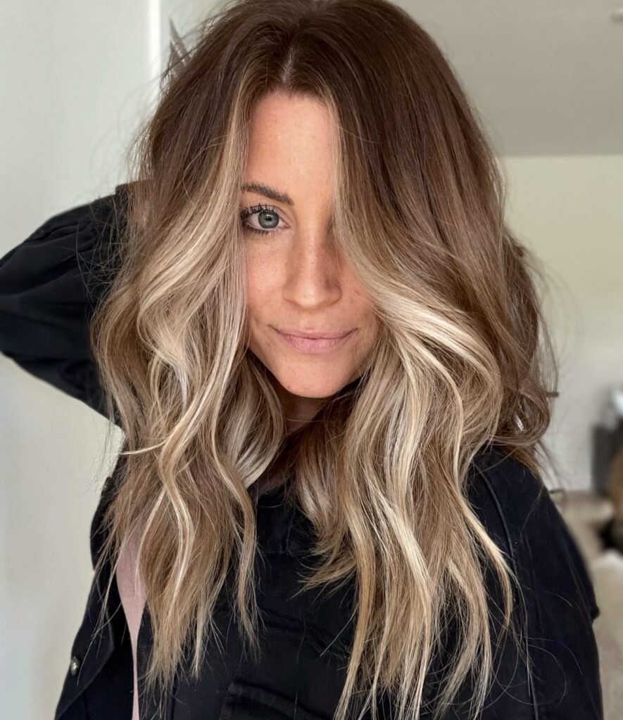 Face-Framing Blonde Highlights