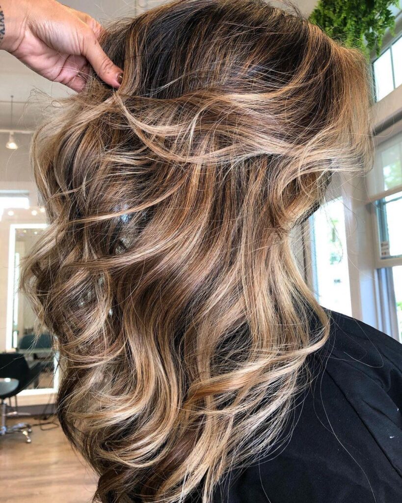 20 Best Fall Highlight Ideas for Brown Hair 31 Soft Caramel & Blonde Blend
