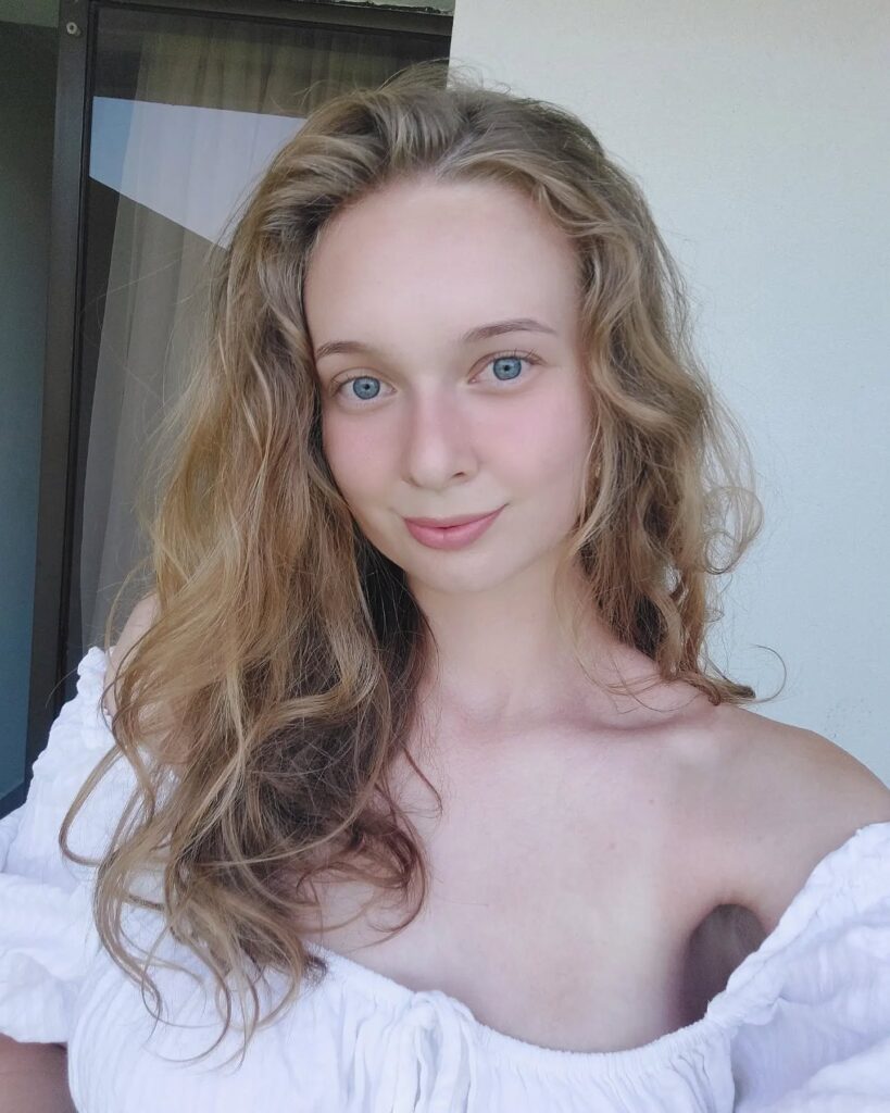 12 Quick Summer Vacation Hairstyles You Can Do in Minutes 4 Beachy Waves