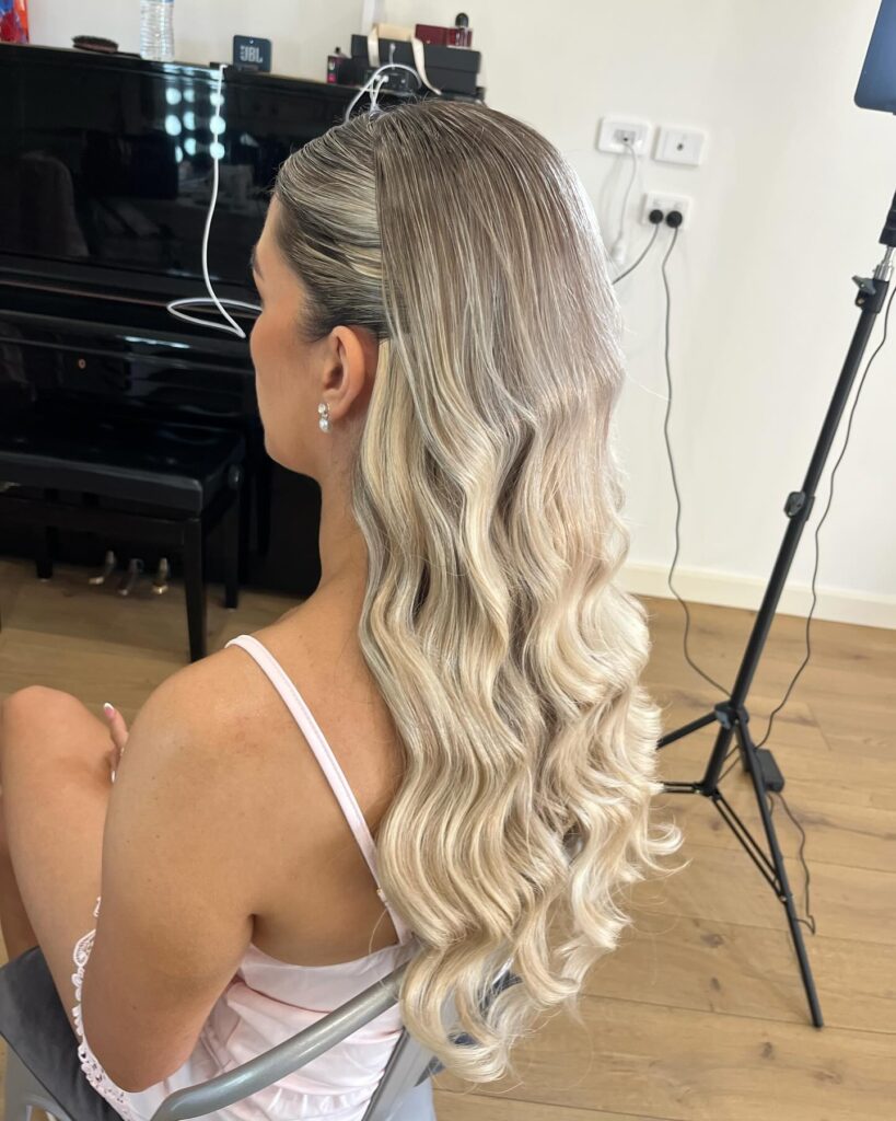 12 Best Wedding Hairstyles in 2025: From Chic Updos to Flowing Waves 8 Hollywood Waves